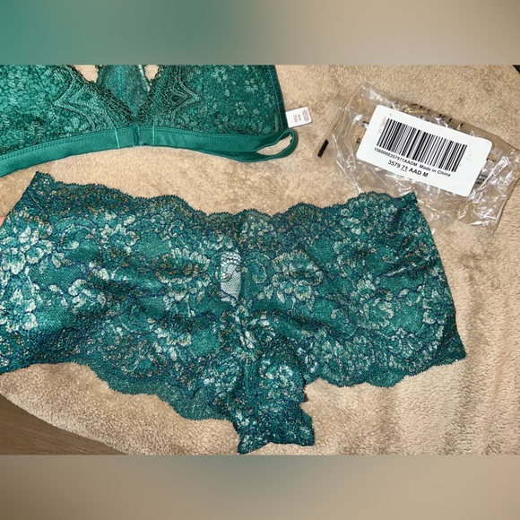 Victoria Secret bralette and panty size medium new green - Picture 3 of 5